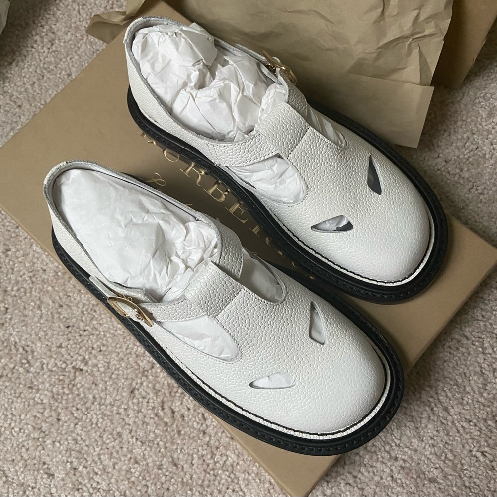 Burberry patent T- bar leather shoes